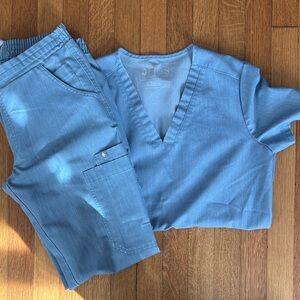 Casma - Three-Pocket Scrub Top Yola - Skinny Scrub Pants